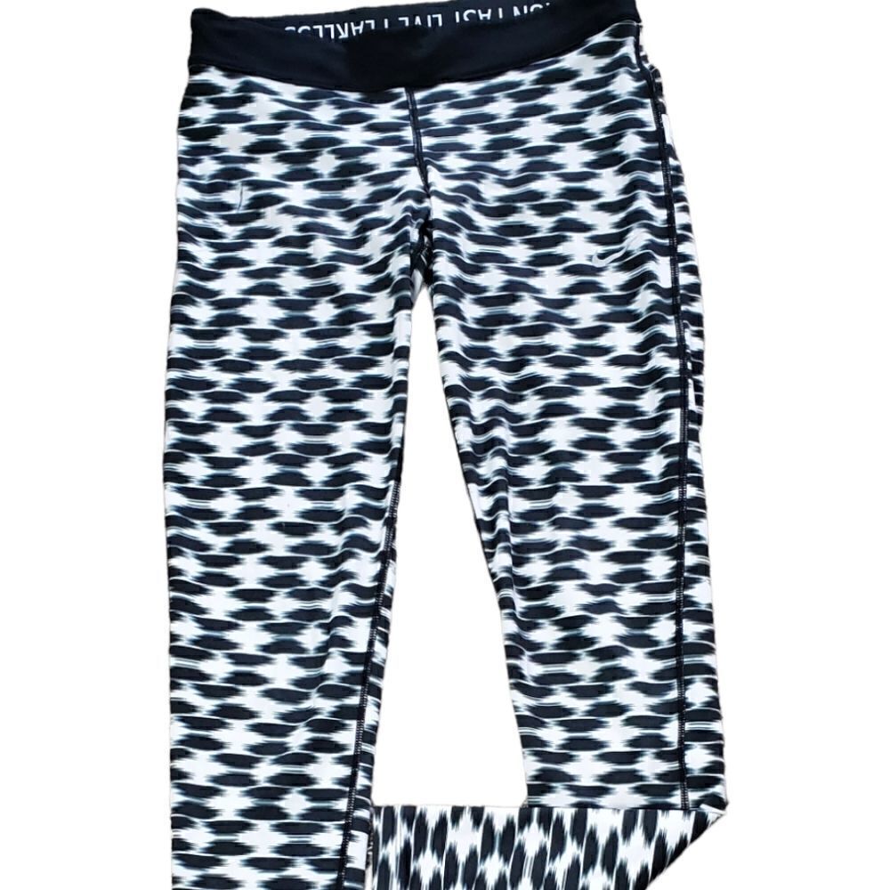 Nike Black & White 7/8 Dry Fit High-Rise Leggings